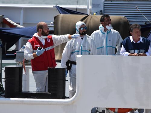 Tredici migranti sbarcano dalla Diciotti