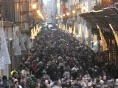 Strade prese d'assalto Negozi senza clienti