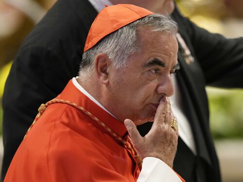 Dossieraggio, “caccia a Becciu”. Le indagini di Striano e quelle lettere del Papa