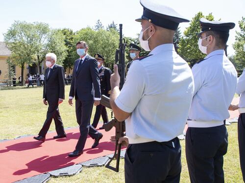 Foibe, le ombre dietro all'omaggio di Mattarella e Pahor. Il siluro di Gasparri