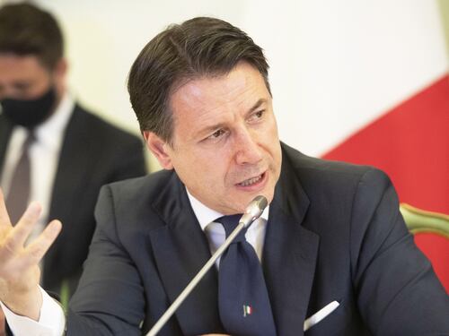 Giuseppe Conte, decretino contro la crisi. Italiani al verde e presi in giro
