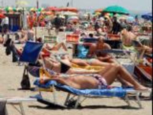 Arriva l'estate, tutti al mare Ma per gli stabilimenti è crisi
