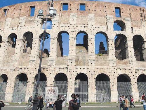 Via l’area pedonale, Colosseo in rivolta