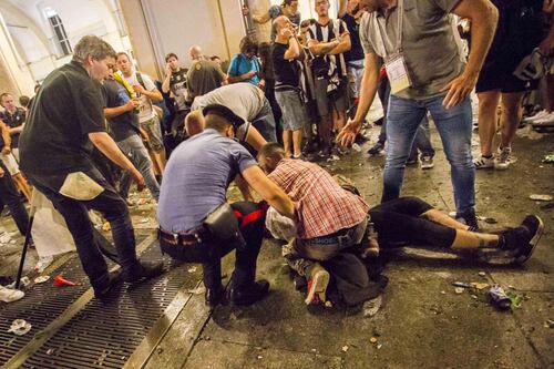 Torino, infarto nella calca di piazza San Carlo. I medici: nessuna speranza per Erika