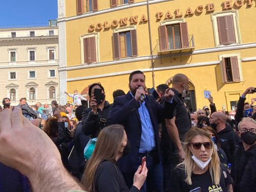 Roma, Casapound alla manifestazione dei ristoratori: "Rivolta sacrosanta"