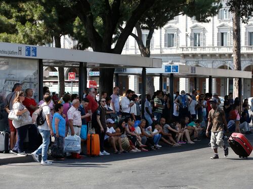 Sciopero dei trasporti: metro chiuse e incidenti, Roma è in tilt