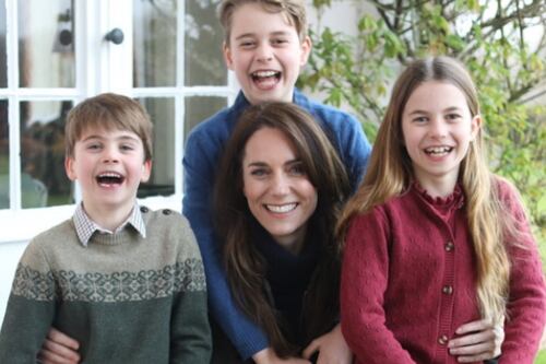 Kate Middleton fa mea culpa per i ritocchi: "Come i fotografi dilettanti"