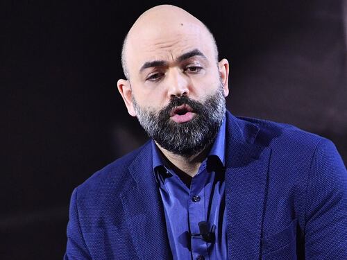 Saviano, le accuse a Meloni sono un autogol: cosa dice su Cutro e le Ong