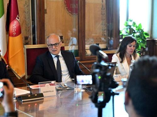 Il sindaco Gualtieri e "Julia", storia di un amore impossibile ai tempi dell'Ai