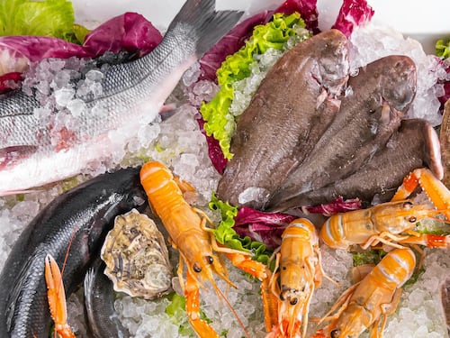 Cortina d'Ampezzo, pesce e cibo scaduti in tre ristoranti vip: multe e sequestri