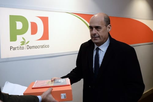 Lo spettro di D'Alema manda in tilt il Pd