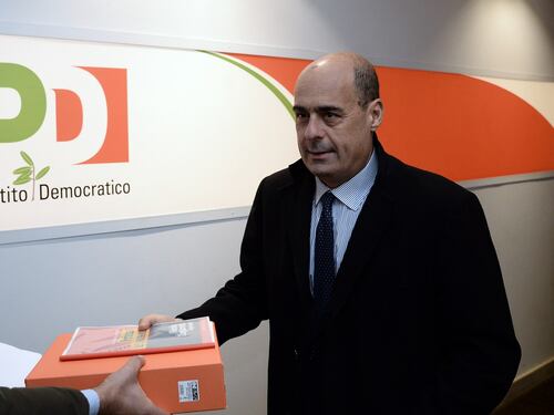 Lo spettro di D'Alema manda in tilt il Pd