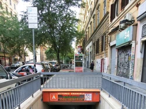 Si rompe la scala mobile, chiude e riapre la stazione Vittorio Emanuele