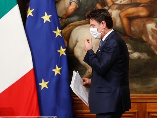 Il Viminale mette una toppa al Decreto Natale sbagliato: multe da 400 a 3.000 euro a chi sgarra