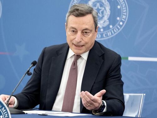 Green pass, rinviato il decreto. Trasporti e scuola, cosa succede adesso