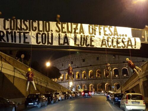 Romanisti "impiccati" al Colosseo, i pm indagano per procurato allarme