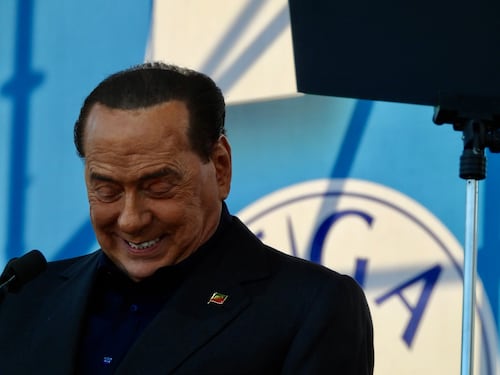 Berlusconi-mattatore. E sul palco sfilano i big di Forza Italia