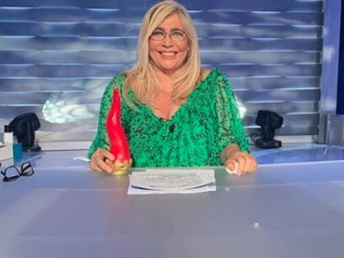 Mara Venier, il piede rotto è un caso. Lei sbotta contro Tiberio Timperi e Gianni Ippoliti: due poveracci