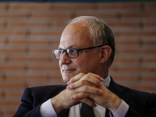 Roma, Roberto Gualtieri blocca le auto più inquinanti. Fermerà pure la Lancia Flaminia di Mattarella?