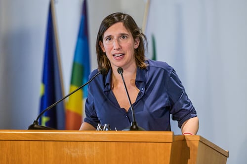 Caos Pd-M5S, il soldato Elly mette l’elmetto e sfida Conte