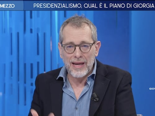 Formigli a testa bassa contro Meloni: "Cosa immagina per il suo futuro"