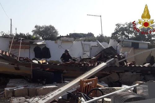 Lavinio, esplode villetta sul litorale. Donna ricoverata in gravi condizioni