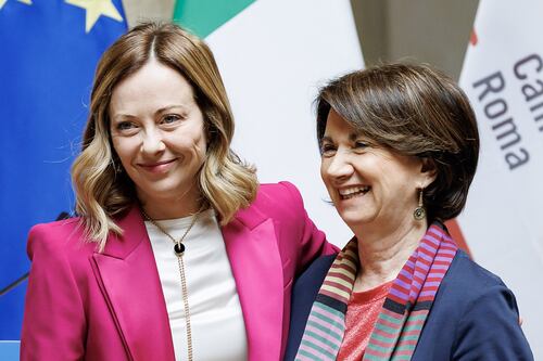 Maternità surrogata, ora è "reato universale". Meloni: la vita non è merce di scambio