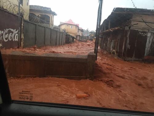 Alluvioni in Sierra Leone, frana travolge case: oltre 300 morti
