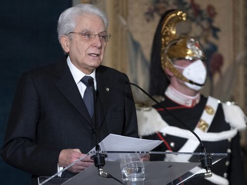 La scomunica di Mattarella alle tv: basta spazio ai no vax