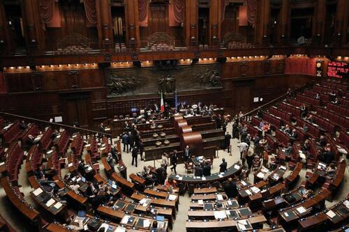 Vitalizi, via libera alla Camera alla proposta FdI: resta la stretta