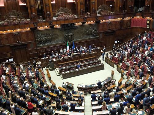 Scontro sul salario minimo, la maggioranza vuole il rinvio in Aula