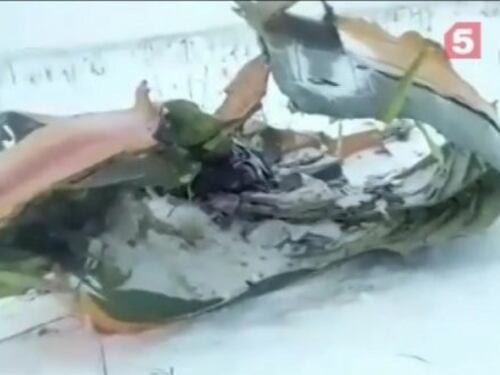 Aereo precipita vicino Mosca: 71 morti. Scontro con un elicottero, ma è giallo
