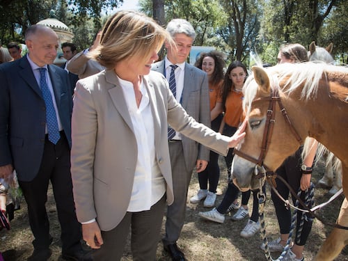 Piazza di Siena cavalca la solidarietàIl ministro Lorenzin: "Riabilitazione equestre fondamentale"