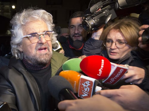 Così Grillo sfotte i suoi parlamentari