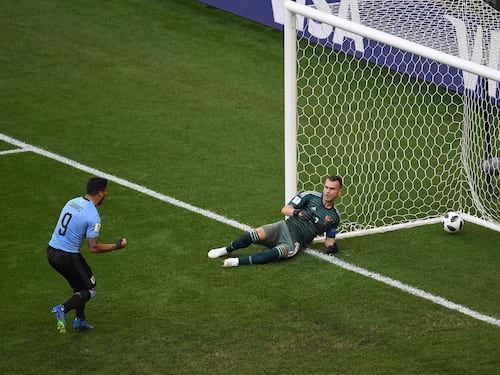 Tris alla Russia, Uruguay primo del girone