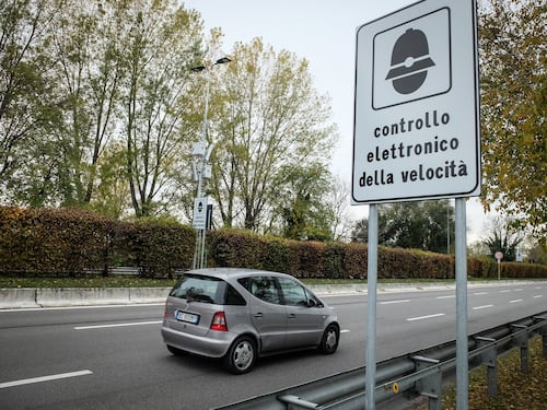 Fleximan, non c’è pace per gli autovelox. E pure i sindaci si arrendono: “Non torneranno”