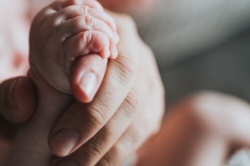 Taranto, indagata la georgiana che ha abbandonato il figlio vicino ai cassonetti