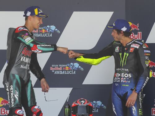 Valentino Rossi sul podio a 41 anni si sfoga contro la Yamaha: "Sono vecchio ma devono credere in me"