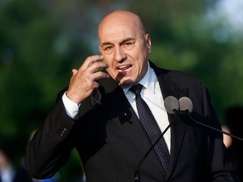 Iran, Crosetto: "Navi italiane a Hormuz solo con tregua e dopo ok parlamento"