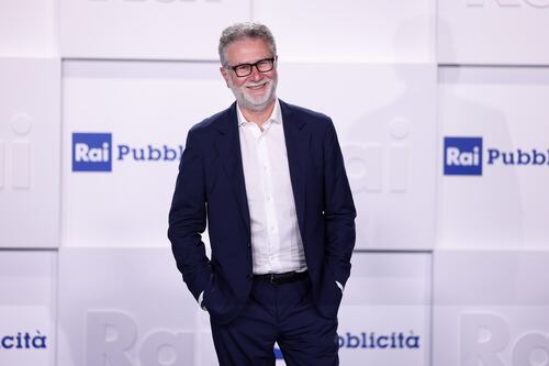 Che tempo che fa, Fazio porta con sé Frassica e Vanoni. Bordata alla Rai sull’addio