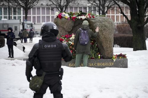 Navalny, giallo sul corpo: "In Siberia, lividi da convulsioni". Cosa si sa
