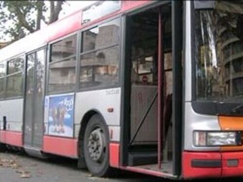 Autobus investe e uccide un anziano sulla Nomentana e prosegue. L'autista: non mi sono accorto