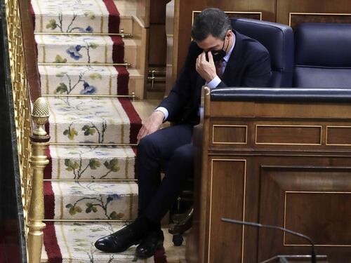 Spagna, Sanchez perde le elezioni e si dimette: cade l’idolo di Schlein
