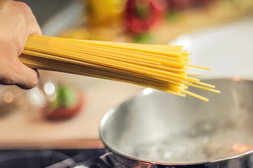 L’inflazione rende la pasta un bene di lusso: si va verso i 2 euro al chilo