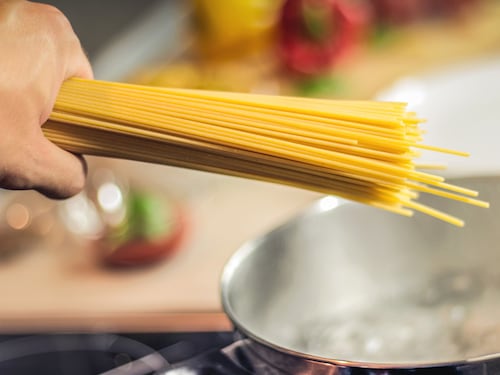L’inflazione rende la pasta un bene di lusso: si va verso i 2 euro al chilo