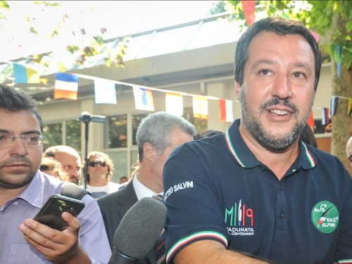 Salvini sulla Diciotti: "I minori sbarchino". E a Fico: il ministro dell'Interno sono io