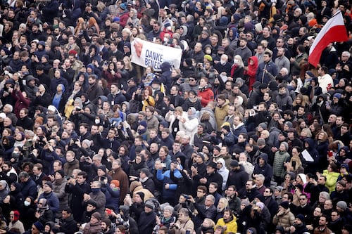 Ratzinger, fedeli truffati. Caos per i posti a sedere, al funerale intervengono i gendarmi