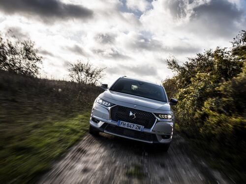 DS 7 Crossback E-Tense 4x4 si evolve ancora
