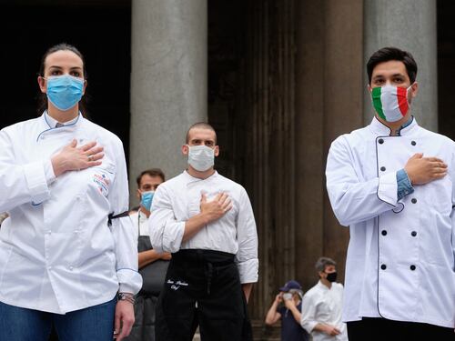 Ristoratori in piazza: a cambiare mestiere non ci pensiamo proprio