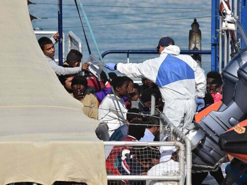 Migranti, altre due Ong fermano i soccorsi